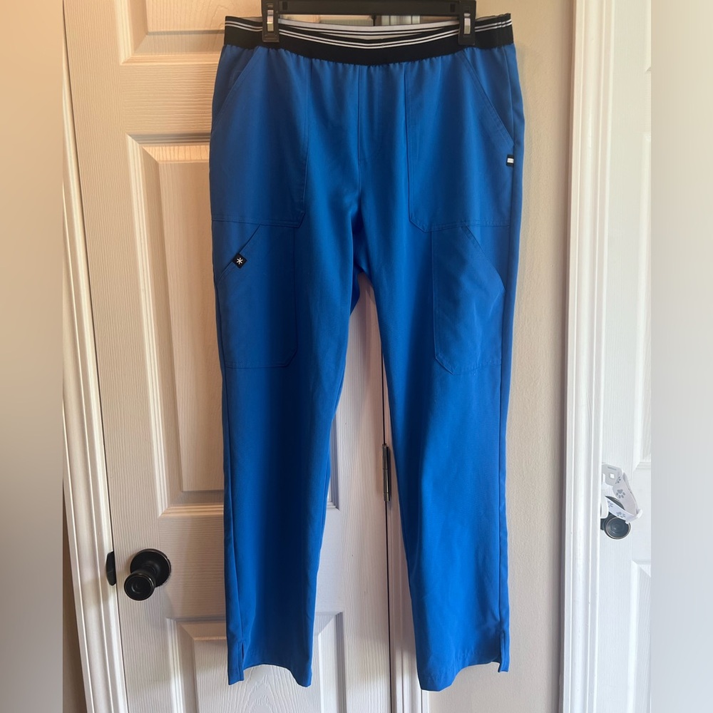 Women’s scrubs pants size medium